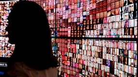 La transaction porte sur l'ensemble des activités de Mugler et sur les parfums et accessoires (montres, lunettes, maroquinerie) d'Azzaro, a précisé Clarins