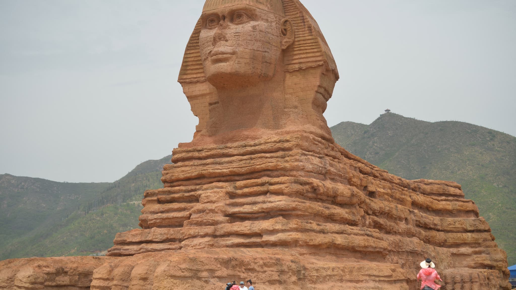 Reproduction du Sphinx de Gizeh à échelle 1:1 dans la province du Shijiazhuang, Chine.