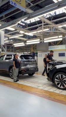  Commet Renault utilise l'IA pour fabriquer ses voitures 