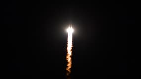 La fusée Soyouz transportant deux cosmonautes russes et une astronaute américaine, le 15 juin 2023 lors de son lancement à Baïkonour (Kazakhstan).