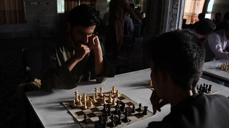 Afghanistan: le régime taliban interdit les échecs, une activité assimilée à un jeu d'argent