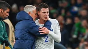 Didier Deschamps discute avec Benjamin Pavard lors de Irlande-France en mars 2023
