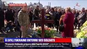 À Lviv, l'Ukraine enterre ses soldats