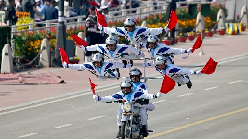 Guépards, acrobates, chars...: l'impressionnant défilé de la fête nationale en Inde