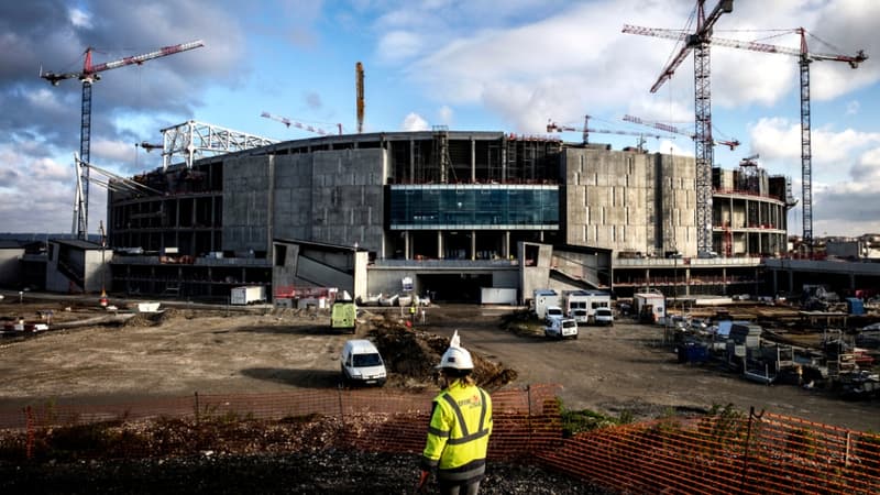 Le Stade des Lumières sera achevé fin décembre, afin d'être opérationnel pour les finales européennes de rugby puis l'Euro 2016 de foot.
