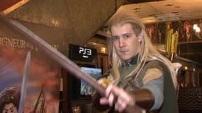 Un fan de la saga déguisé en Legolas.