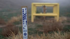 Panneau marquant la limite de la propriété de la Southern California Gas Co (Socal Gas), dans la région de Los Angeles, en Californie, où une fuite de gaz massive est en cours.