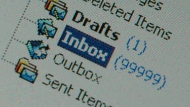 À l'heure où l'on reçoit des centaines de mails par jour, utiliser une formule de fin qui sort du lot peut retenir l'attention de votre interlocuteur.