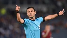 L'arbitre serbe Milorad Mazic