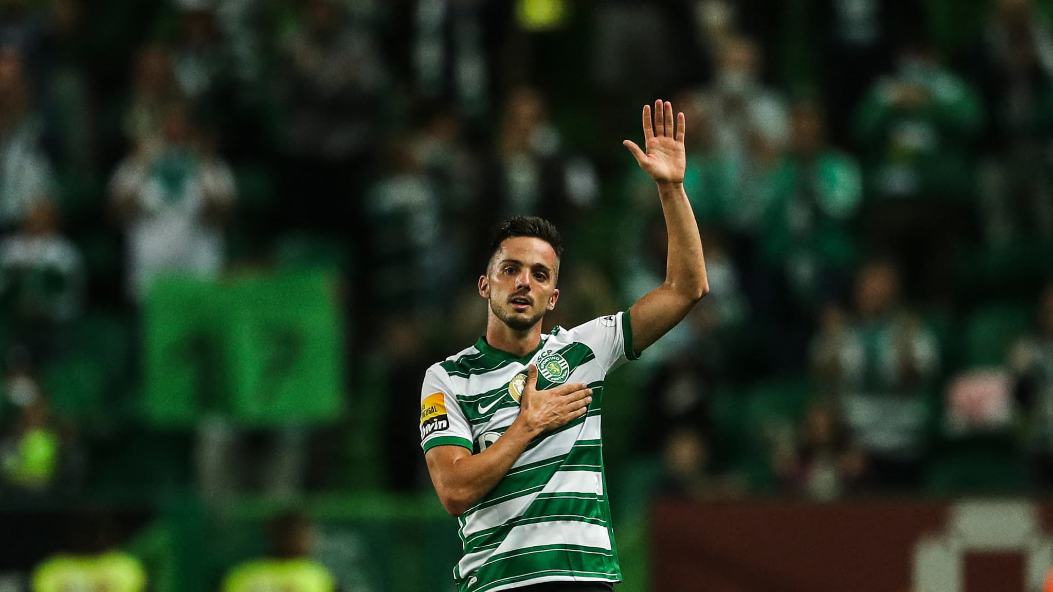 Big affection for Sarabia, applause for his last match with Sporting