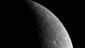Mercure s'est peut-être formé d'une façon tout à fait différente des autres planètes du système solaire, y compris la Terre, suggèrent les données recueillies par la sonde Messenger de la Nasa. /Image du 16 juin 2011/REUTERS/NASA/Laboratoire de physique a