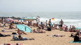 Des vacanciers sur la plage de Capbreton (Landes), le 16 juillet 2024.