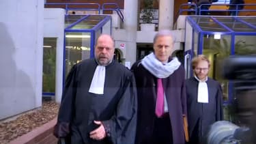 Georges Tron, accompagné de son avocat Me Dupond-Moretti, à son arrivée au tribunal de Bobigny.