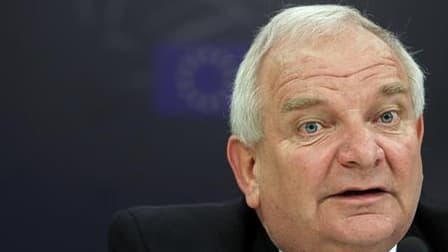 Joseph Daul, président français du groupe Parti populaire européen, majoritaire au Parlement européen et auquel appartient l'UMP, a sévèrement critiqué mercredi la mise en cause des accords de Schengen par Nicolas Sarkozy et Silvio Berlusconi après l'arri