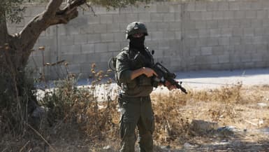 Un soldat israélien au camp de réfugiés de Jénine, au nord de la Cisjordanie, le 17 juillet 2025.