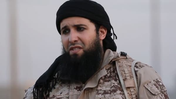 Le jihadiste Rachid Kassim, dans une vidéo de propagande de Daesh, en septembre 2016. Le jihadiste Rachid Kassim, dans une vidéo de propagande de Daesh, en septembre 2016.