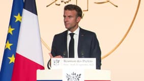 Immigration: Emmanuel Macron souhaite un "texte de loi" pour début 2023 face à une "politique inefficace et inhumaine"
