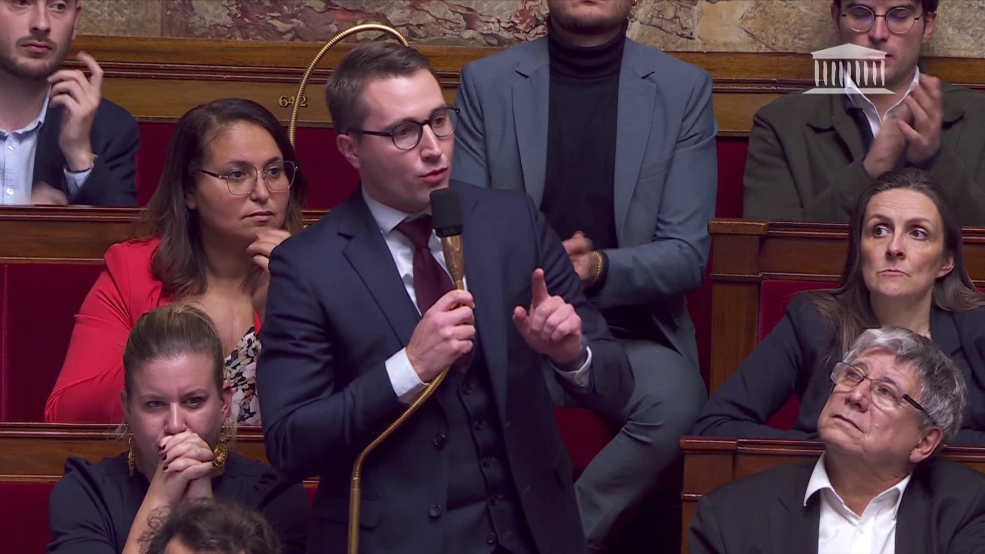 "Sans les huissiers, il m’en aurait mis une” violente altercation entre deux députés à l