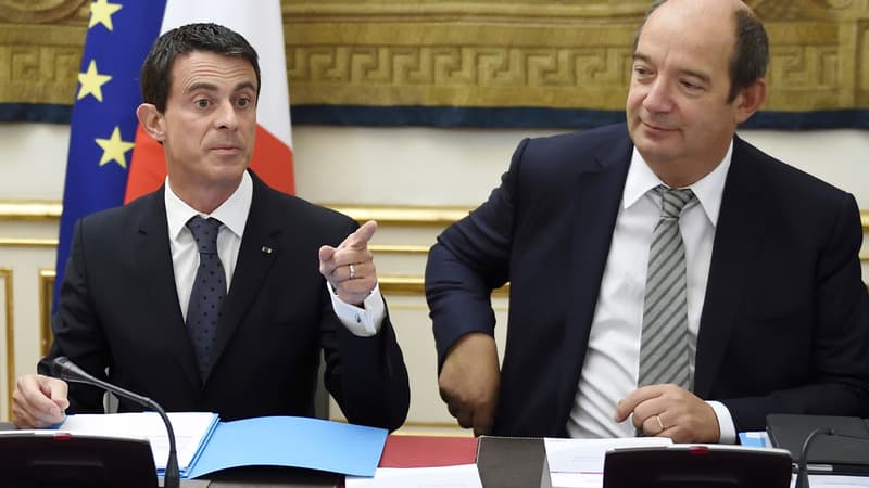 Manuel Valls, en compagnie de son désormais ex-directeur adjoint de cabinet. 