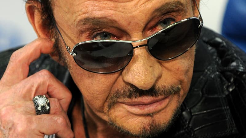 Dans "Dans mes yeux", Johnny Hallyday se confie comme jamais auparavant sur sa vie et sa carrière.