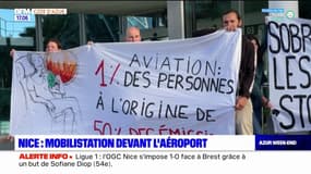 Des militants se mobilisent contre les jets privés devant l'aéroport de Nice