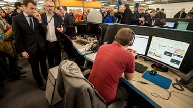 Emmanuel Macron a participé à l’inauguration du premier bâtiment du Campus d’OVH, construit sur une friche industrielle de Roubaix.