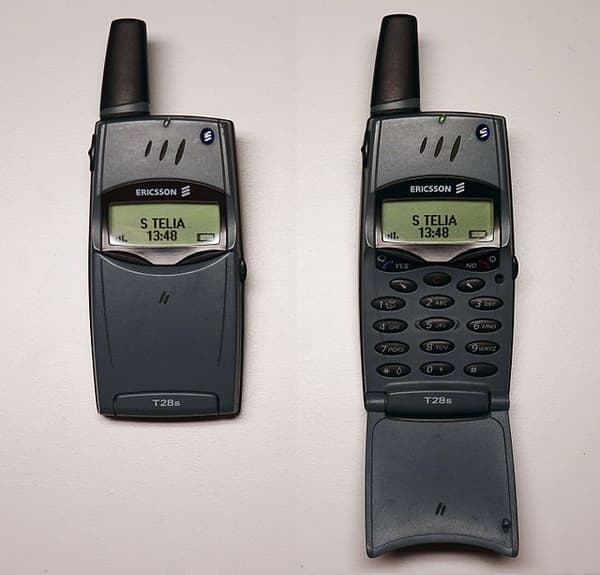 Objet culte – Motorola DynaTac 8000X, le premier téléphone portable de  l'histoire