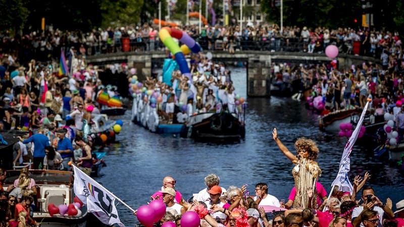 Des participants à l'EuroPride d'Amsterdan le 6 août 2016.