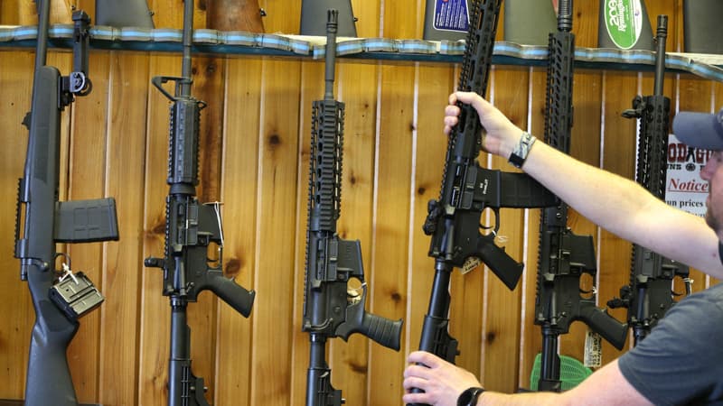 Des fusils semi-automatiques AR-15, comme celui utilisé pendant la fusillade de Parkland, le 15 février 2018 dans un magasin en Utah.