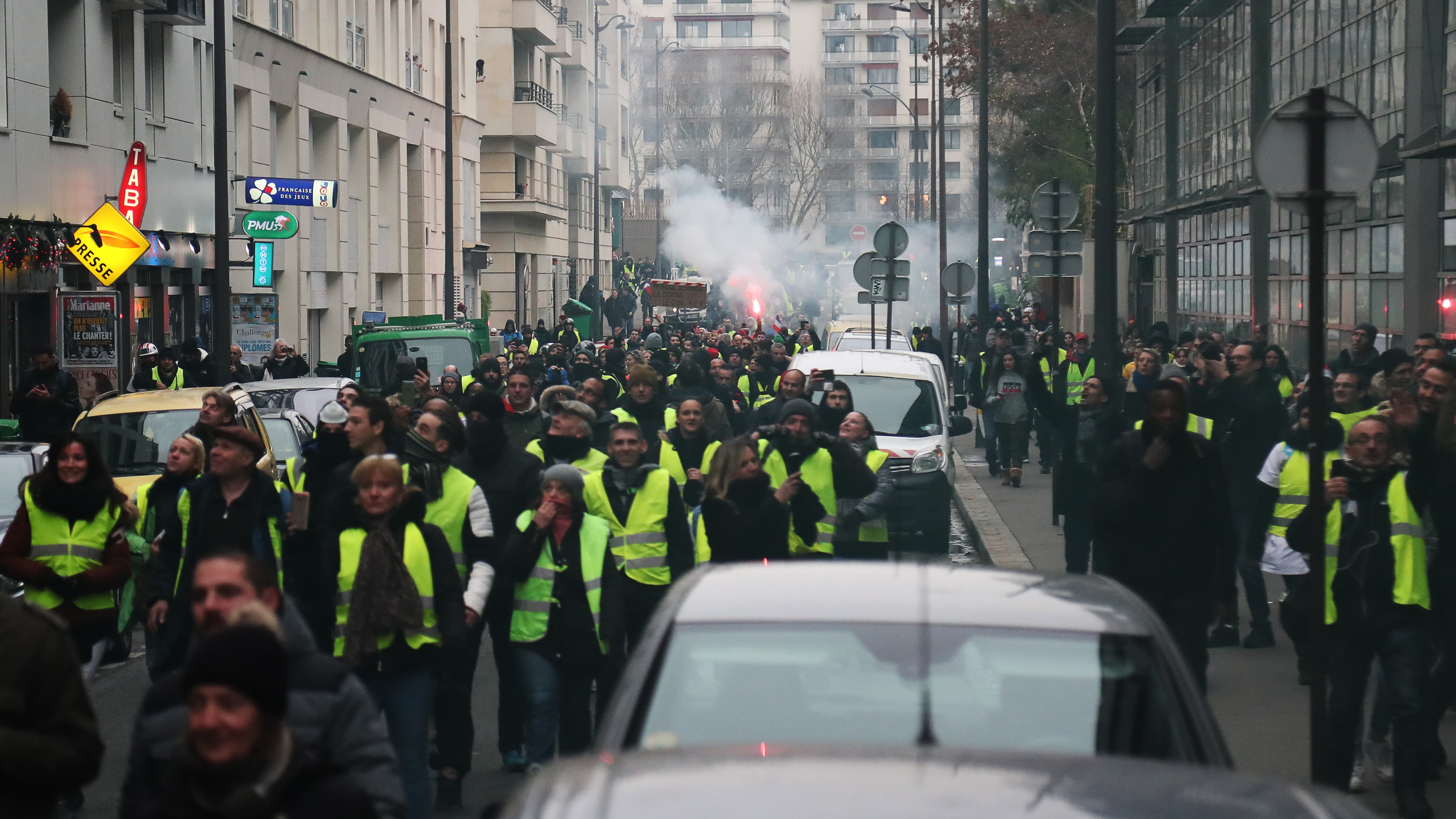 Gilets jaunes: premières tensions à Paris