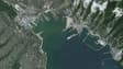 Cette image satellite montre de la fumée s'élevant près d'une installation céréalière au port de Novorossiysk, sur la mer Noire (Russie), à la suite de frappes ukrainiennes.