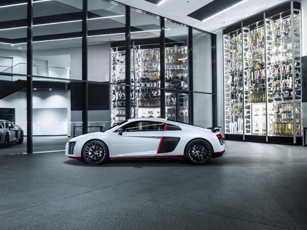 Le modèle sort pour célébrer les succès d'Audi en course d'endurance avec la R8 LMS