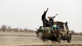 Une patrouille de soldats maliens entre Kidal et Gao, le 29 juillet 2013.
