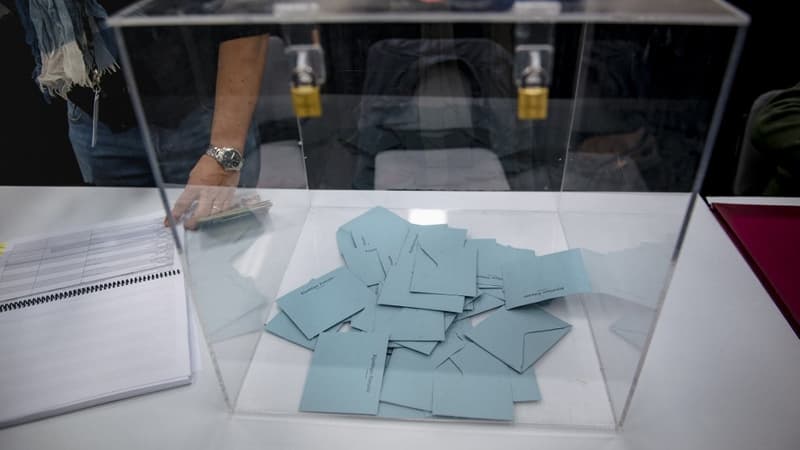 Présidentielle 2022: dans l'Aisne, la porte d'un bureau de vote collée à la glue