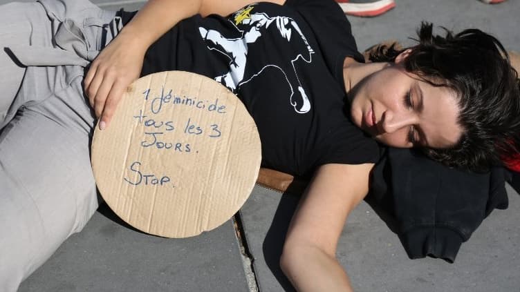 Archives - "Un féminicide tous les trois jours. Stop!" dénonçait cette manifestante le 29 septembre dernier place de la République à Paris.
