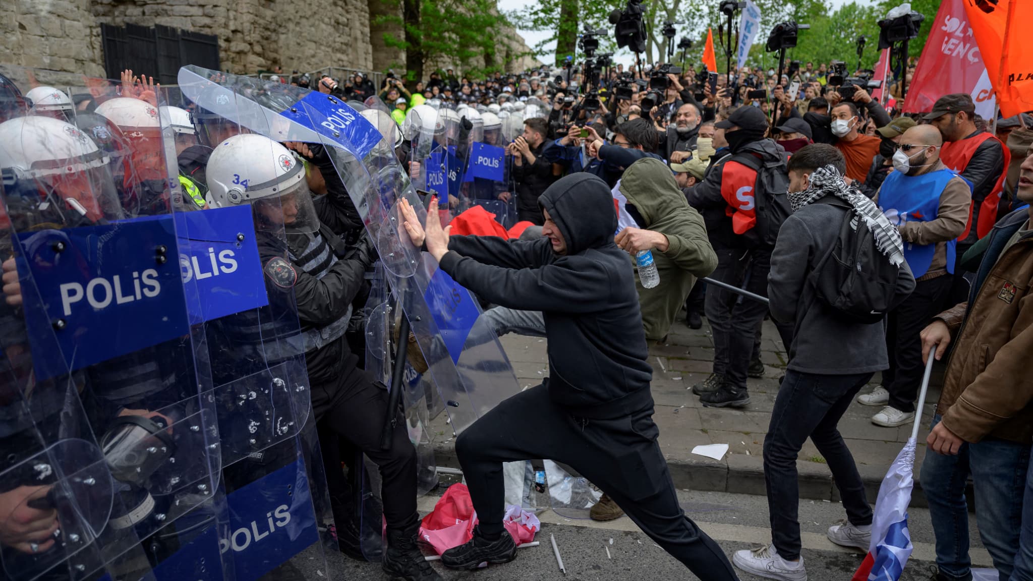 Heurts entre police et manifestants à Istanbul, mercredi 1er mai 2024 Heurts entre police et manifestants à Istanbul, mercredi 1er mai 2024