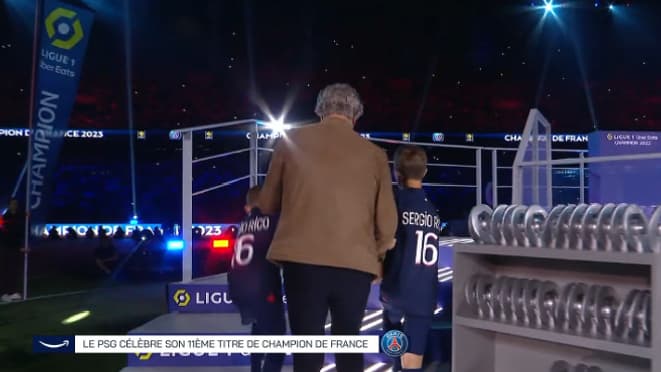 Dominique Rocheteau apporte le trophée Dominique Rocheteau apporte le trophée