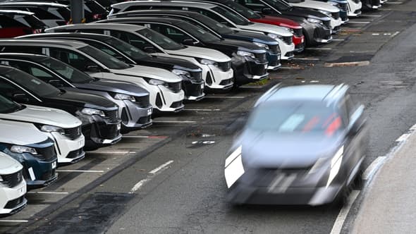 Les ventes de voitures neuves poursuivent leur redémarrage en novembre, mais reculent à l'année.