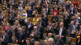 Les eurodéputés ont appleudi et ovationné le président ukrainien