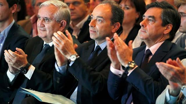 Lors d'une réunion des cadres de l'UMP à Paris, François Fillon et Jean-François Copé ont attaqué François Hollande et son gouvernement pour convaincre qu'une victoire était possible aux législatives. /Photo prise le 26 mai 2012/REUTERS/Régis Duvignau