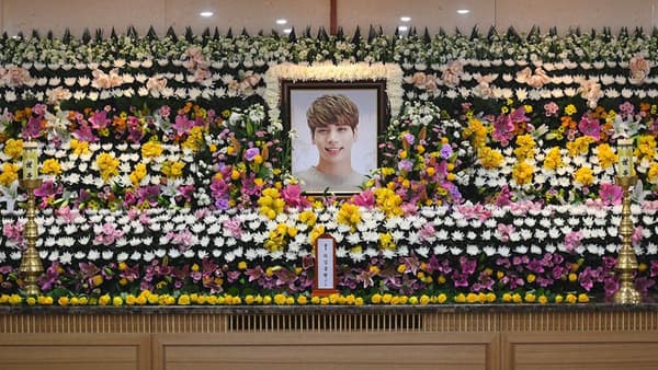 Le portrait de Kim Jong-Hyun, leader du groupe de K-pop SHINee, qui s'est suicidé le 18 décembre