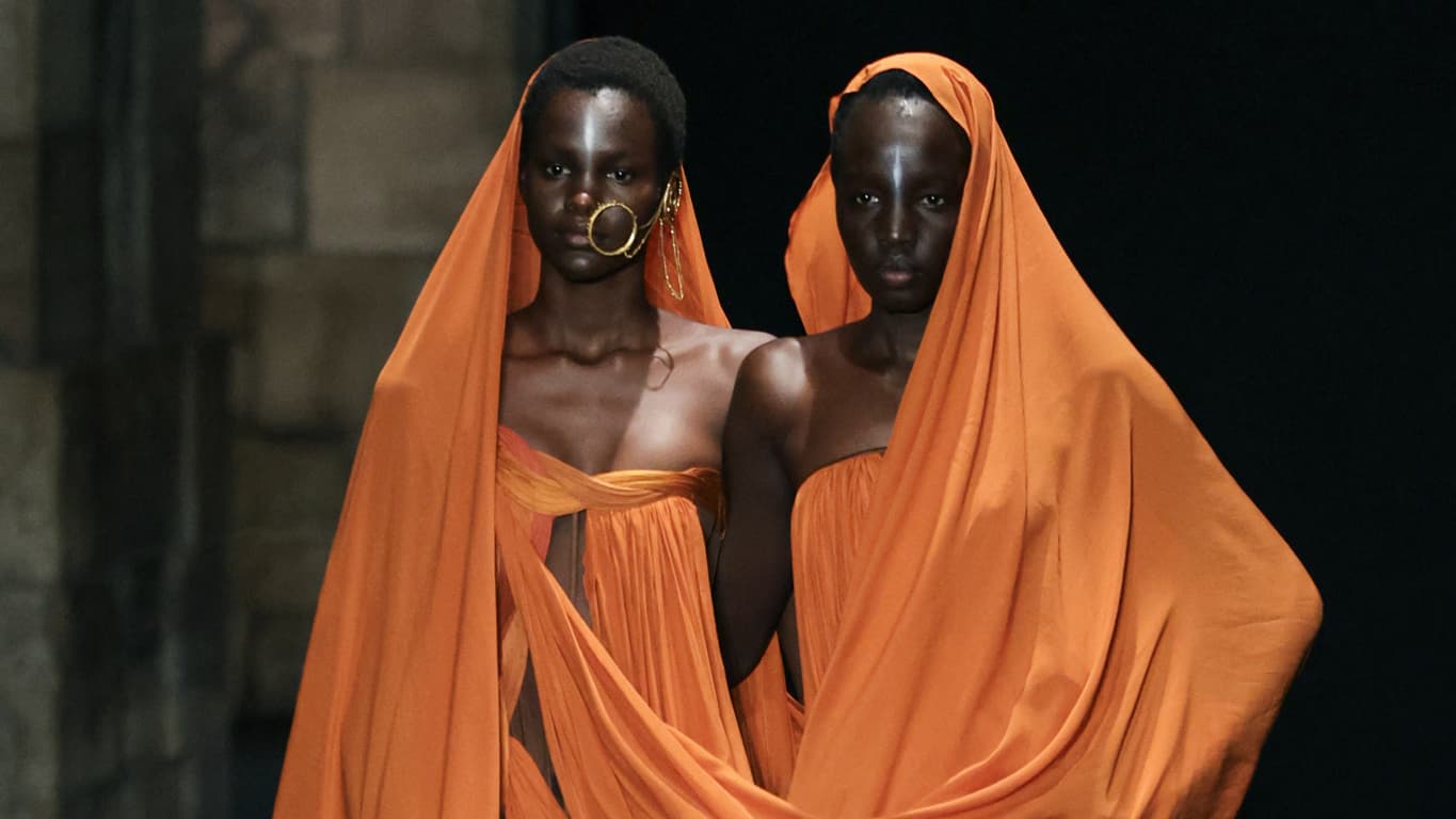 Le défilé Gaurav Gupta couture printemps-été 2025 Le défilé Gaurav Gupta couture printemps-été 2025
