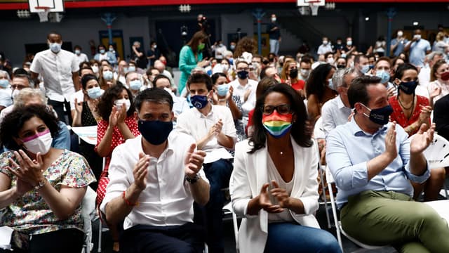 Le patron du PS Olivier Faure aux côté de la candidate socialiste francilienne Audrey Pulvar, le 16 juin 2021
