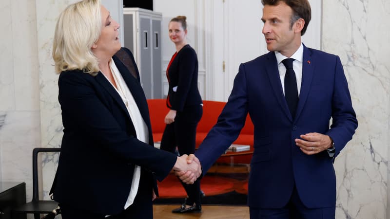 Marine Le Pen, reçue en tant que cheffe de parti par Emmanuel Macron à l'Élysée, le 21 juin 2022