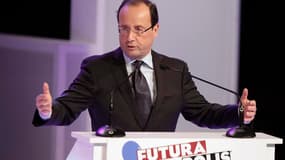 François Hollande a présenté samedi au forum Futurapolis, à Toulouse, ses propositions pour la recherche et l'innovation, proposant notamment d'accélérer le grand emprunt de Nicolas Sarkozy. /Photo prise le 11 février 2012/REUTERS/Jean-Philippe Arles