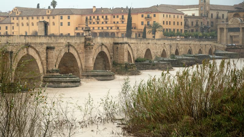 Maisons submergées, pluies torrentielles, 11.000 personnes évacuées… Les images du passage de la tempête Marta au Portugal et en Espagne