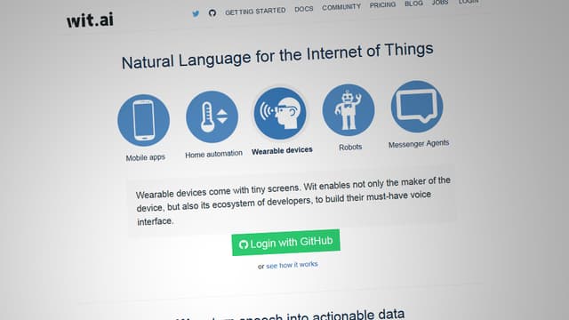 Wit.ai conçoit des logiciels permettant d'utiliser la reconnaissance vocale pour contrôler entièrement son téléphone portable ou servir d'interface avec les objets connectés à Internet.