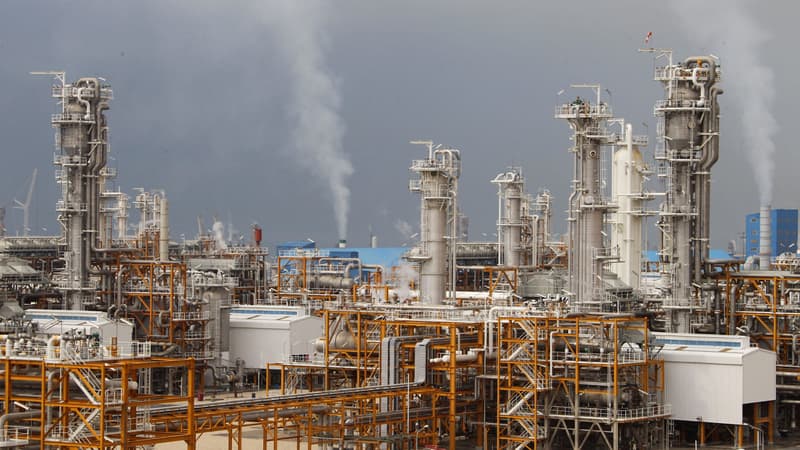 "La moitié de la production" du pays est désormais hors service: Israël revendique des frappes sur "le plus grand complexe pétrochimique iranien"