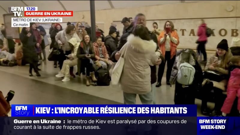 Réfugié dans le métro de Kiev pour se protéger des frappes russes, cet Ukrainien chante et danse
