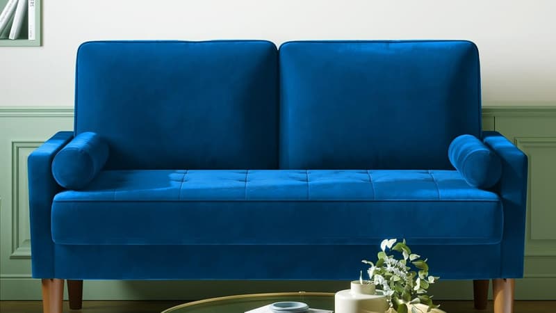 Ce n'est pas une blague : ce canapé 2 places est à moins de 160 euros sur ce site